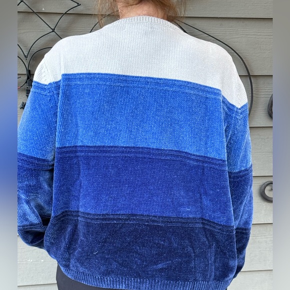 Soft cozy sweater, size L. - Picture 3 of 3